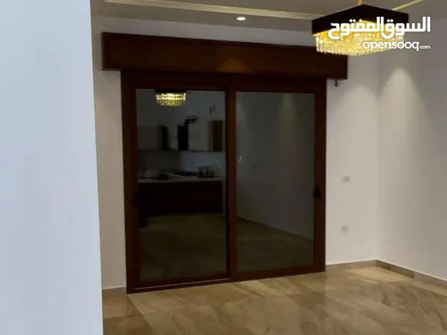فيلا تجاريه من دورين بتشطيب حديث تصلح لشركات ف سنتر شارع الظل بن عاشور