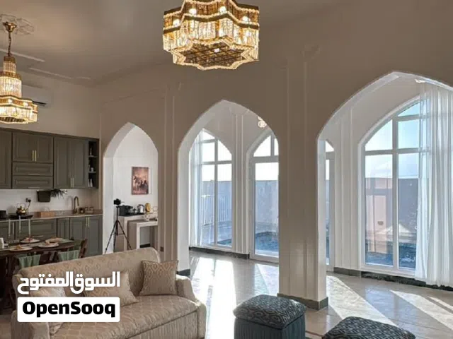 للبيع فيلا جميلة وبمساحة ارض 2000م بتصميم سلطاني ملكي في بركاء الهرم قريب الشارع العام مخطط عسكر