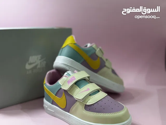 أحدية ماركة بسعر التخفيض استغلوووً الفرصة قبل العيد