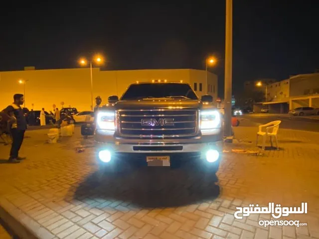 GMC Sierra 2013 in Northern Governorate
