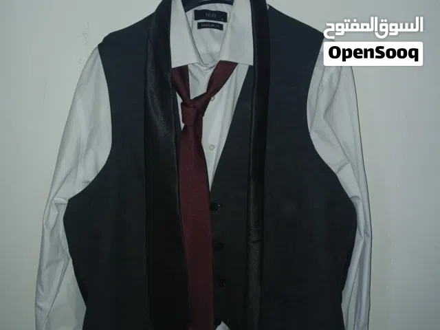 بدلة رسمية شبه جديدة استعمال لبسة واحدة فقط