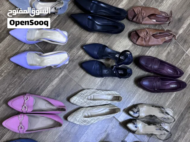 احذيه اغلبها جديده واكو قسم مستعمل كل ثنين