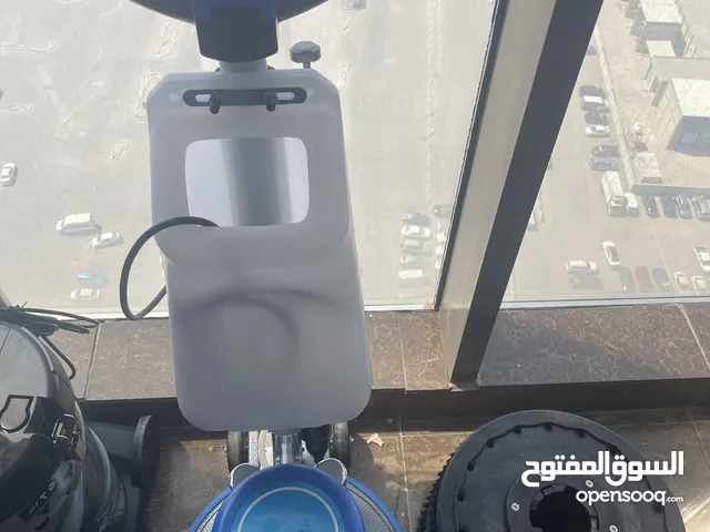 2 scrubber machine brand new with accessories ، جلايات أرضيات جديده مع الأدوات للشركات