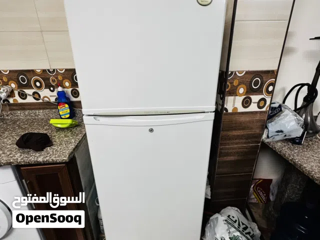ثلاجه LG 330 L ممتازة التبريد شغاله 100% استعمال شخصي للبيع بداعي السفر