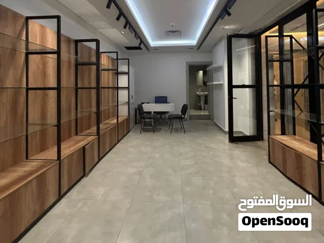 محل تجاري مع فترة سماح للإيجار في الشرق