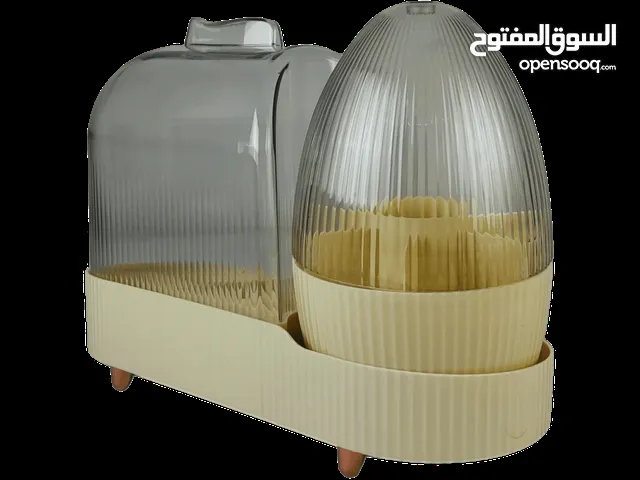 "خزانة مكياج فاخرة بتصميم أنيق وعصري لتنظيم مستحضرات التجميل وحمايتها أثناء التنقل مع مساحة واسعة...