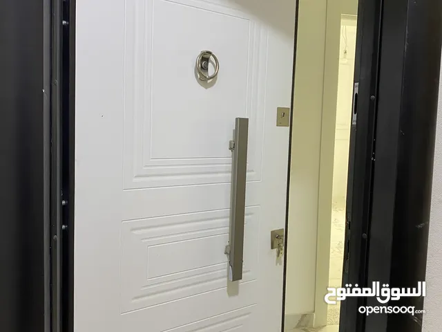 شقة جديدة الدور الاول في السراج للايجار