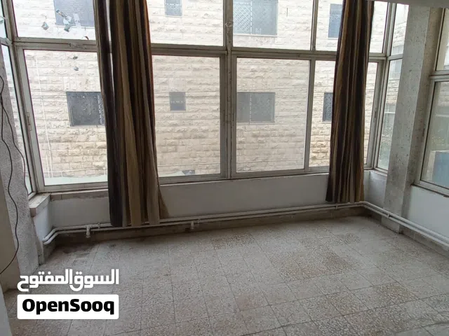شقة طابقية للإيجار في جبل اللويبدة