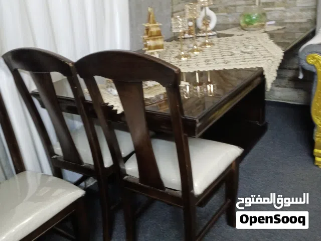 طاوله سفره ثمان مقاعد مستعمل شبه جديد ولا غلطه
