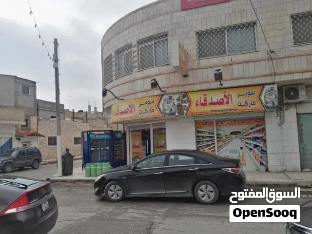 محل كامل التجهيزات للبيع بكامل معداته وبحالة ممتازة، جاهز فوراً للتشغيل وعلى زاوية بمكان حيوي وممتاز