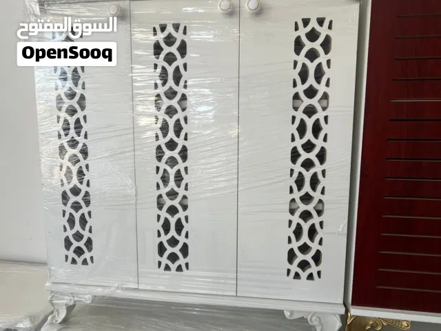 كبت 3 أبواب بتصميم عصري ومساحة تخزين واسعة