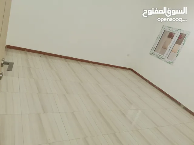 200 m2 4 Bedrooms Townhouse for Rent in Muscat Al-Hail