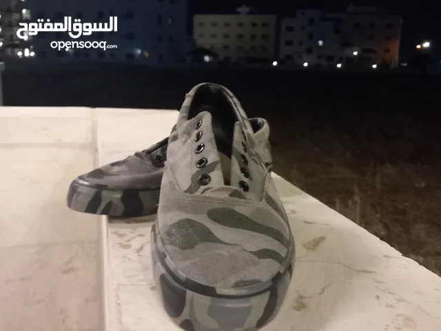 40 Casual Shoes in Irbid