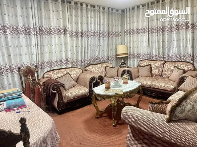 300 m2 3 Bedrooms Apartments for Sale in Amman Jabal Al Hussain