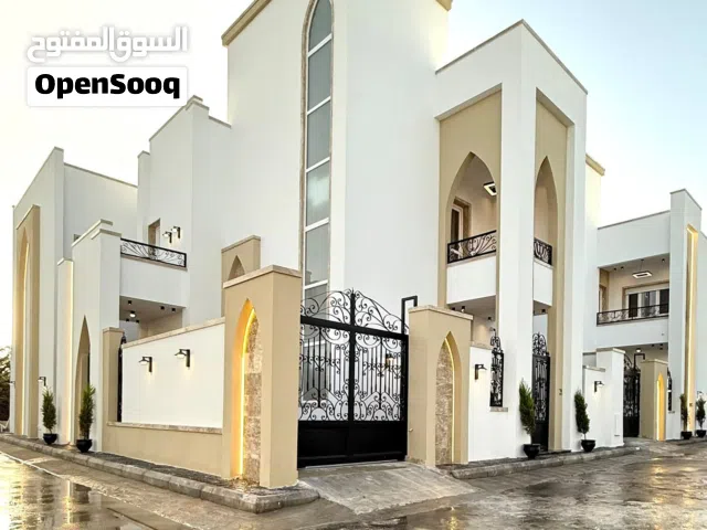فيلتين للبيع كل فيلا دورين مفصولات عين زارة بالقرب من عين زارة مول تشطيب راقي وعصري
