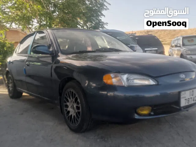 1996 هيونداي افانتي Standard