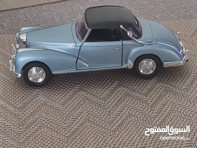 مجسمات سيارات حديد كلاسيكية و حديثة تمشي ديكور وألعاب تصاميم جميلة وخامة ممتازة