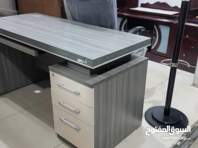 مكتب تصميم تركي مستخدم نضيف شبه جديد مقاس 140.سم متوفر 10 حبات