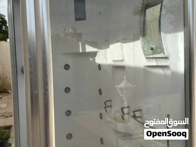 دوش حمام كامل مستعمل ولكن اموره كلها منظمة