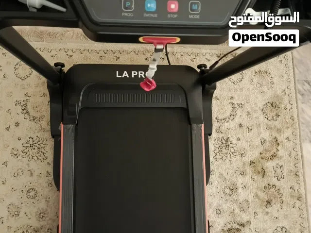 تريد ميل فلات جهاز مشي سهل الاستخدام يعمل بالربموت سهل الحفظ تحت الكنب أوالسرير بافضل سعر في المملكة