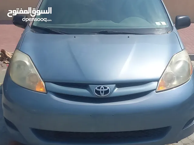 Used Toyota Sienna in Sharjah