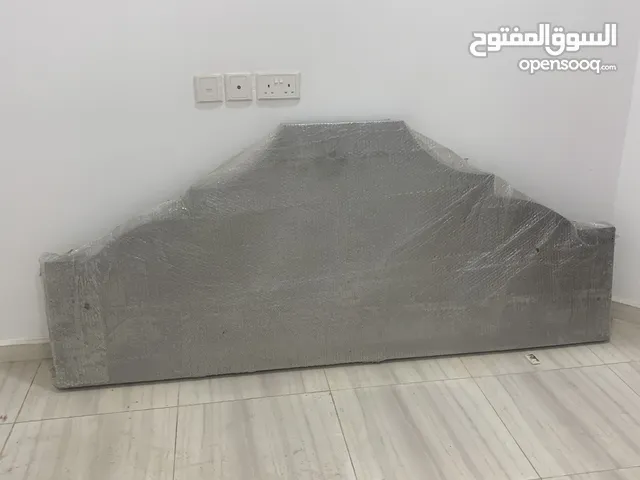 غرفه نوم سرير مع دولاب