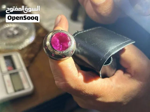 خاتم فضة متوج بحجر الياقوت الحر وزن 24 غرام للبيع