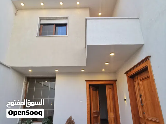 فيلا سكنية ممتازة في زناتة دورين وملحق نظام مفصول داخل المخطط روعه في التشطيب والحي سكني رائع