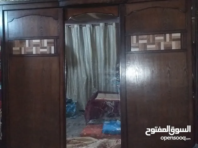 خزانة خشب لاتيه وتسريحه للبيع