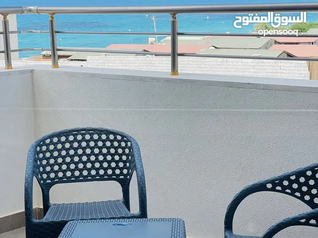 قطعة ارض 612م واجهتين قطران على البحر بجانب قرية العطايا السياحية  موقع استثماري استراتيجى