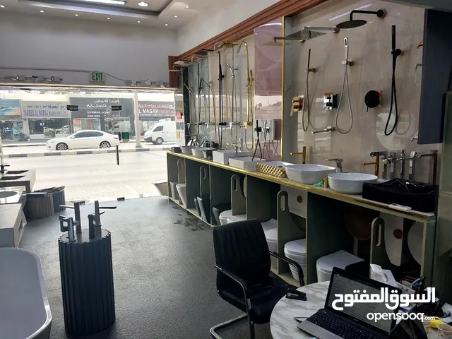 معرض بورسلان وأطقم صحية في امارة الشارقة مساحة 75 متر مع ميزان