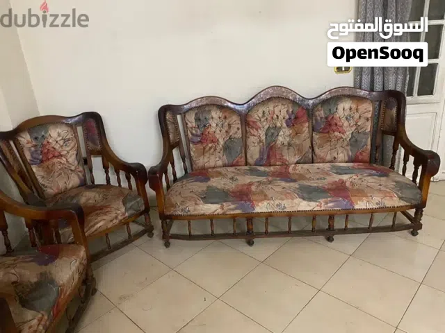 انتريه كنبه 3+ اربع كرسي بحاله جيده لدواعي السفر