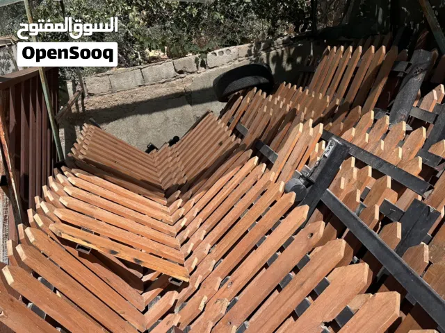 اسوار خشب مع الحديد 16دينار المتر