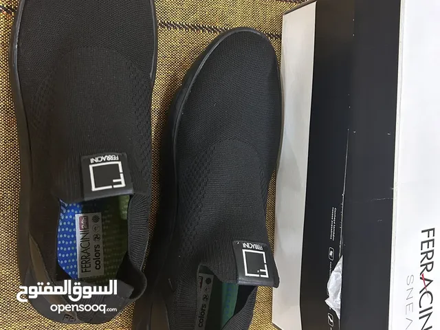 حذاء شوز اسود