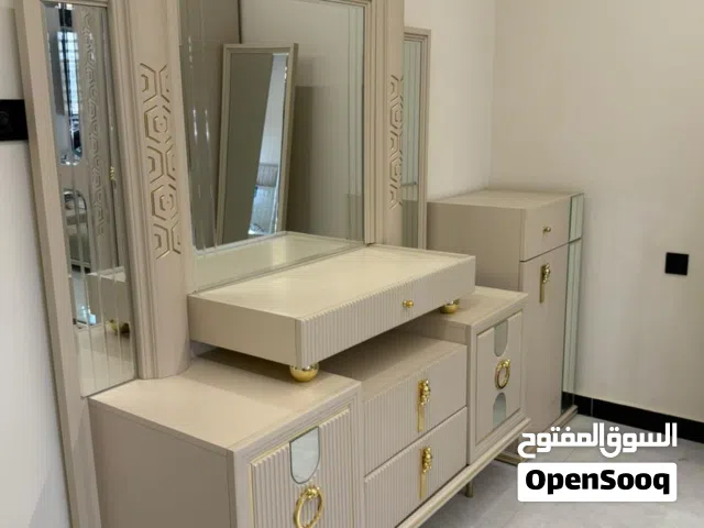 غرفة نوم كامله مستعمله اقل سنه مثل ما بالصوره موجوده