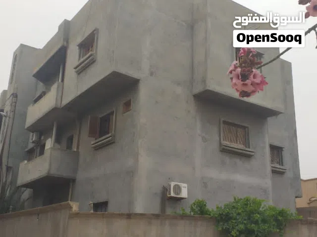 1000 m2 More than 6 bedrooms Townhouse for Sale in Tripoli Alfornaj
