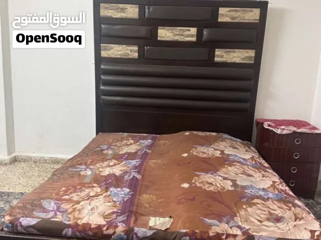 تخت مجوز مع كومادينا للبيع