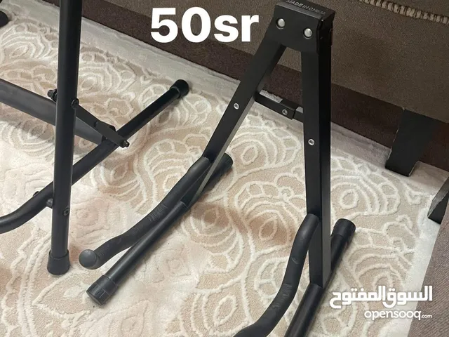 حامل جيتار وبيز Guitar and bass racks