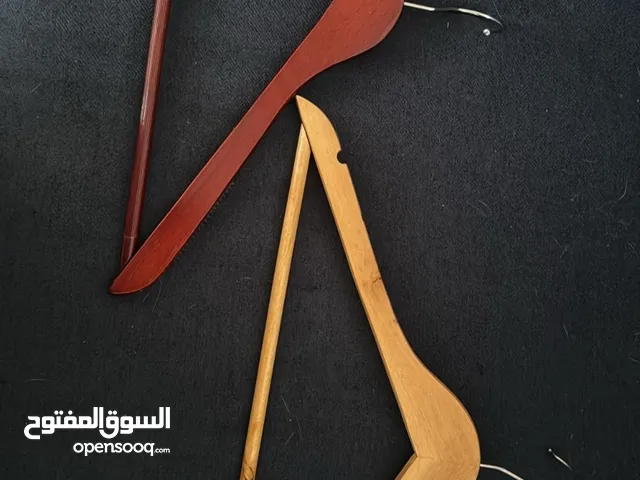علاقات ملابس خشب للبيع
