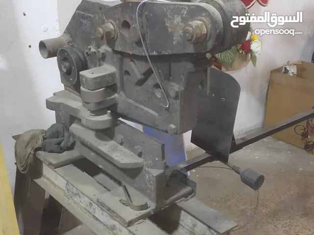السلام عليكم مقص حديد وماكينة لحام نقطة