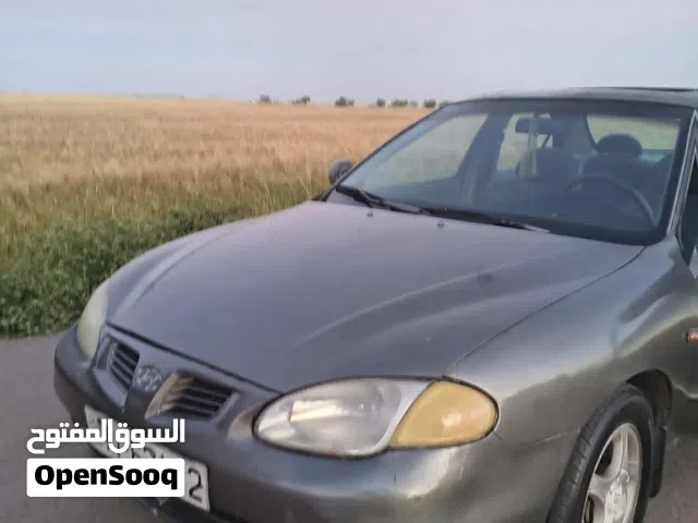 1999 هيونداي افانتي Standard