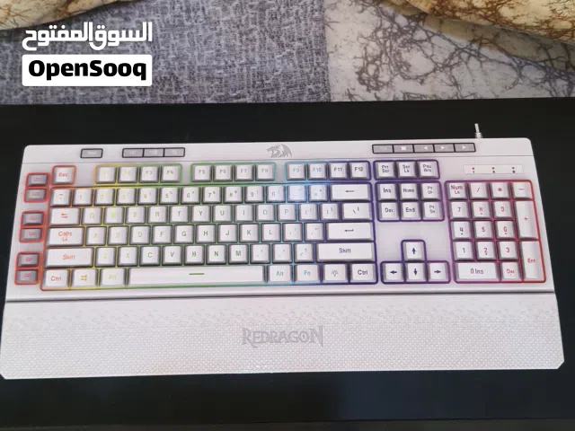 كيبورد Redragon Gaming RGB أبيض، بحالة ممتازة، إضاءة RGB، مسند يد مريح، جميع الأزرار