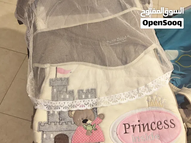 كاريكوت بناتي مستعمله الحاله ممتازة كأنها جديدة