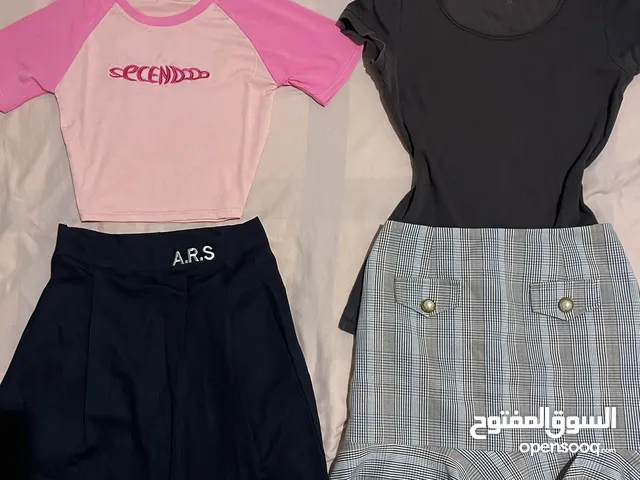 17 قطعه بس ب 20 ملابس نسائية فساتين وبلايز وتنانير وحذاء بأحجام مختلفة