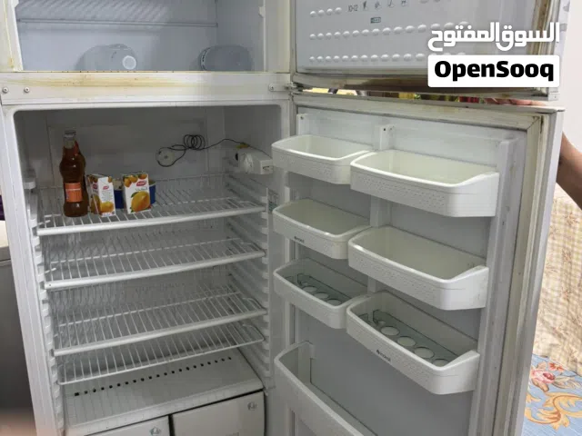 ثلاجة اندست إيطالي ممتازة ونظيفة
