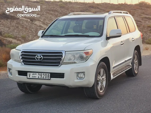 Land cruiser GXR V8 2014 price 107,000 AED