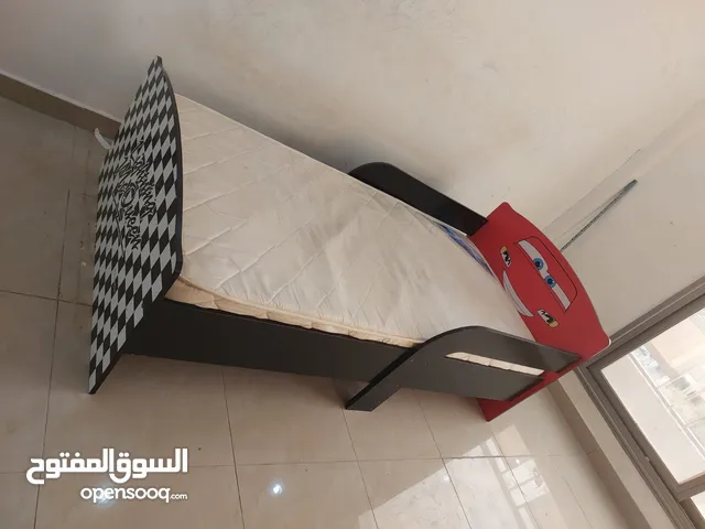 سرير عموله نضيف جداً جداً