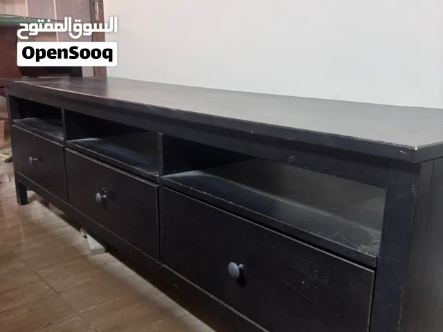طاولة تلفزيون ايكيا هيمناس (IKEA HEMNES) خشب طبيعي بحالة ممتازة