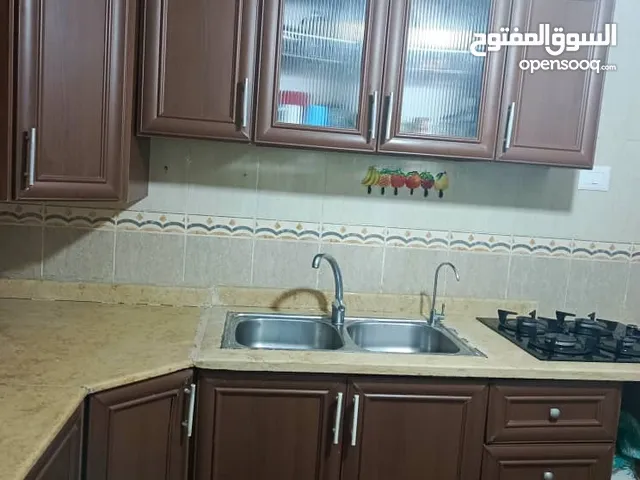فني تركيب وفك وصيانة جميع انواع المطابخ المونيوم والانداف 542222