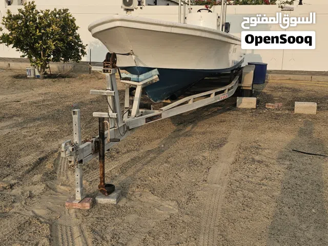 قارب نزهة للبيع